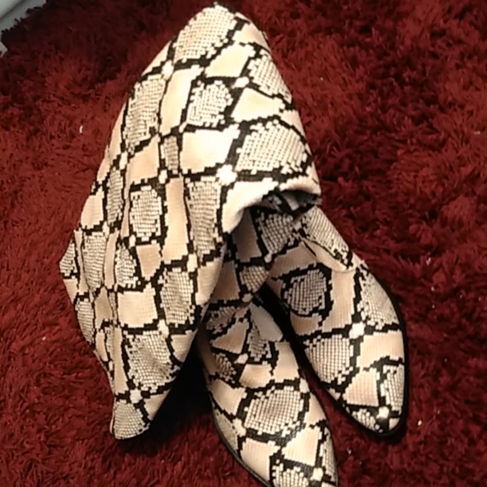 Knee skin boot
